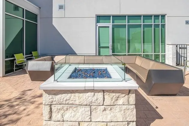 SpringHill Suites by Marriott Dallas Central Expressway - Dış Mekan
