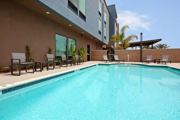 SpringHill Suites by Marriott Escondido Downtown - Havuz