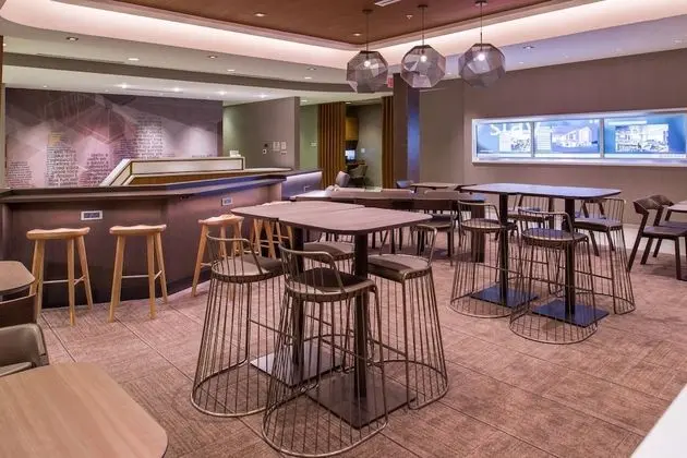 SpringHill Suites by Marriott Greensboro Airport - Yerinde Yemek