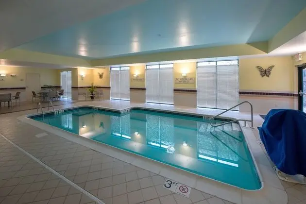 SpringHill Suites by Marriott Greensboro - Havuz