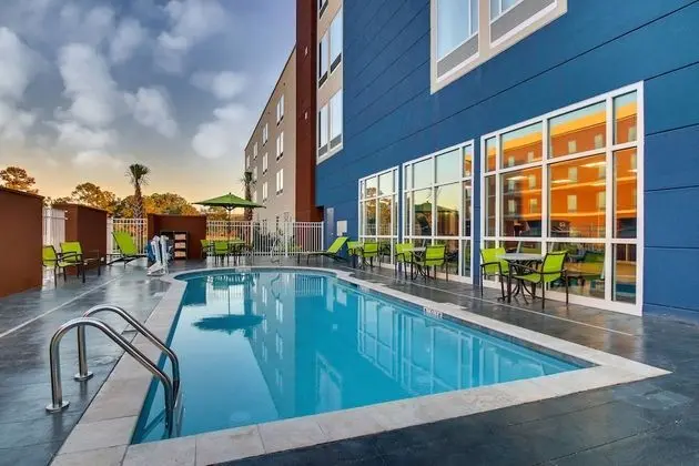SpringHill Suites by Marriott Gulfport I-10 - Havuz