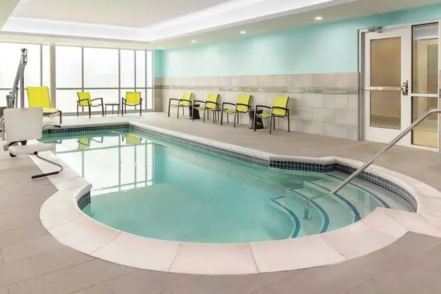 SpringHill Suites by Marriott Holland - Havuz