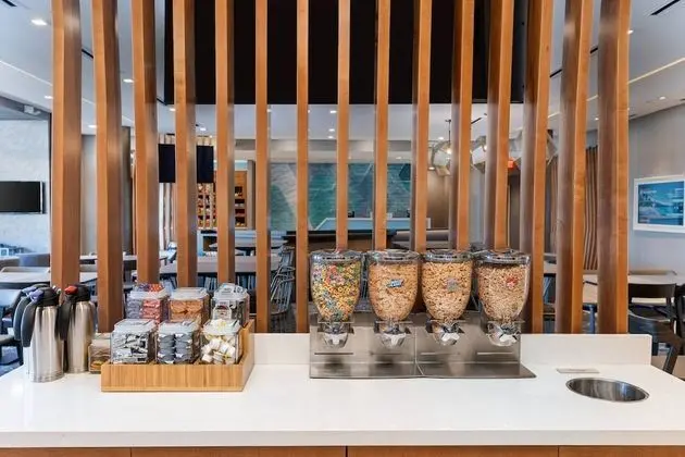SpringHill Suites by Marriott Irvine Lake Forest - Kahvaltı