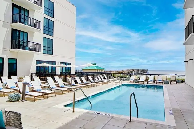 Springhill Suites By Marriott Jacksonville Beach Oceanfront - Havuz