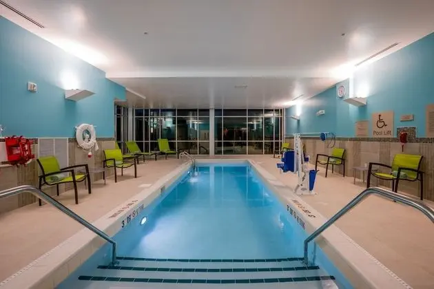 SpringHill Suites by Marriott Kenosha - Havuz
