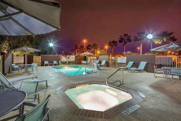 Springhill Suites by Marriott Laredo - Havuz