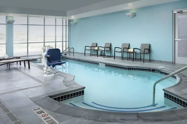 SpringHill Suites by Marriott Loveland Fort Collins/Windsor - Havuz