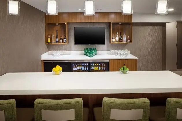 SpringHill Suites by Marriott New York JFK Airport/Jamaica - Yerinde Yemek