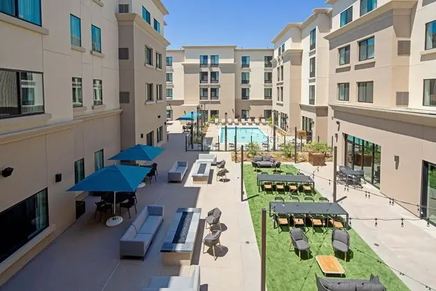 SpringHill Suites by Marriott Valencia - Havuz
