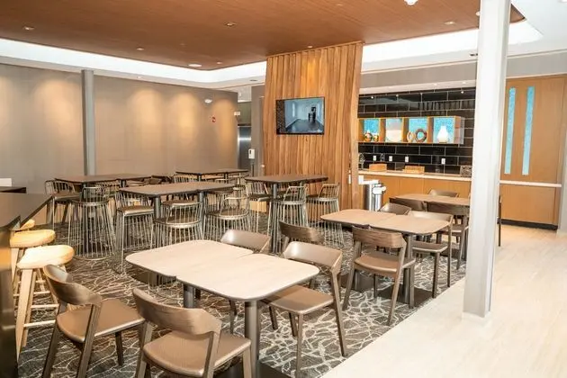 SpringHill Suites by Marriott Woodbridge - Lobi