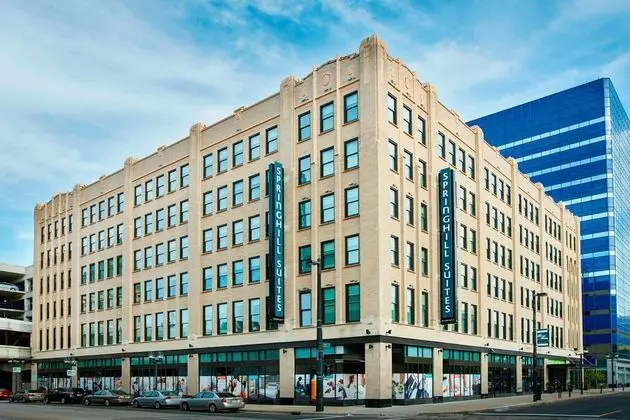 SpringHill Suites Milwaukee Downtown - Dış Mekan