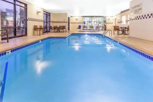Springhill Suites Minneapolis St Louis Park by Marriott - Havuz