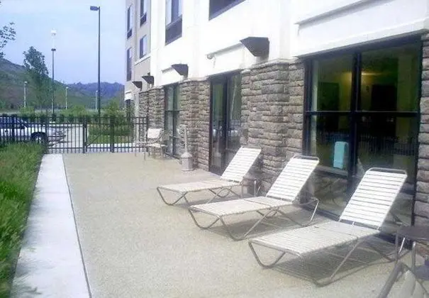 SpringHill Suites Pittsburgh Mills - 1