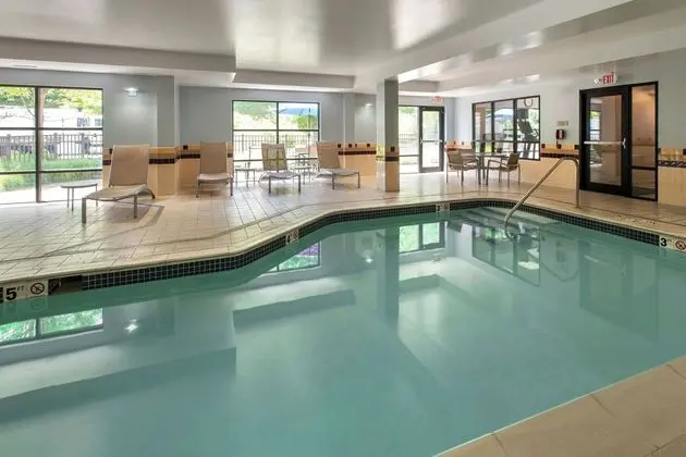 SpringHill Suites Pittsburgh Mills - Havuz