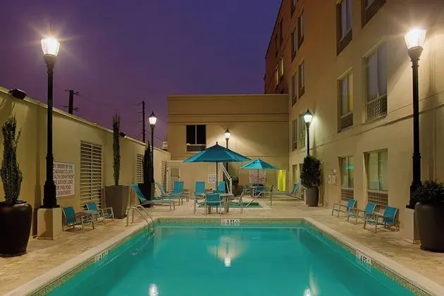 Springhill Suites Savannah Historic District - Havuz