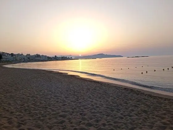 Spyros 1-room Apartment - Simple, Cozy, Close to the Beach