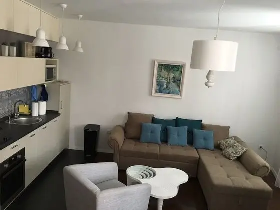 Square 44 Apartment - Öne Çıkan Resim