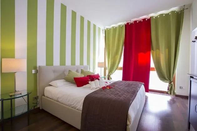 The Square Apartment