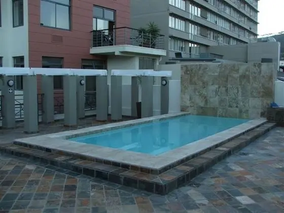The Square Apartments by CTHA - Havuz