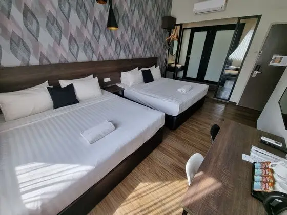THE SQUARE HOTEL