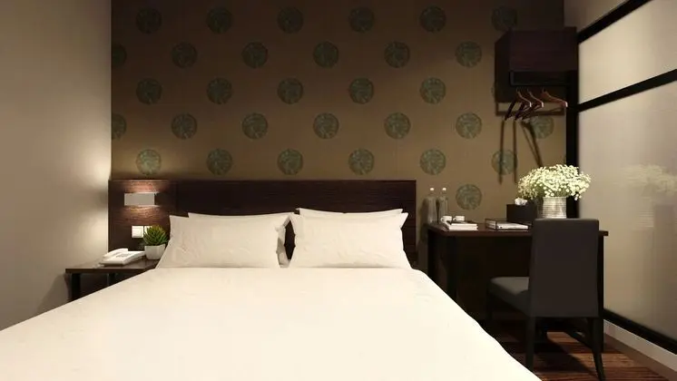 THE SQUARE HOTEL