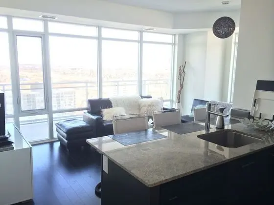 Square One Luxury Furnished Suite - Oda Düzeni