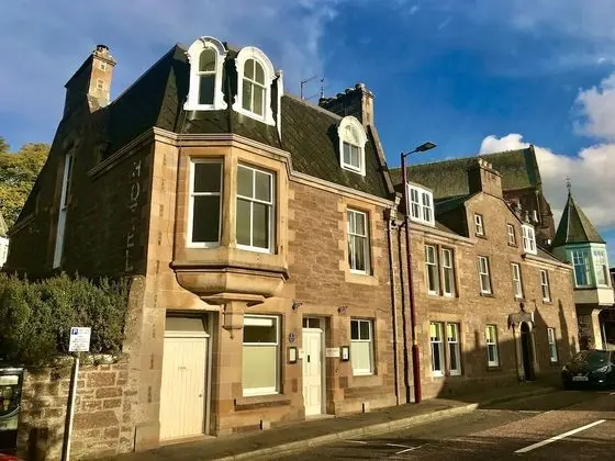 Squirrel Away Apartment Crieff