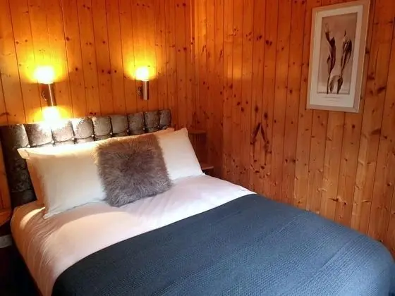 Squirrel Lodge Hot Tub - İç Mekan