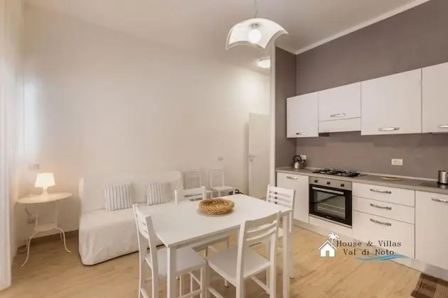 Sr-f943-ulag29a1 - Anita Apartment