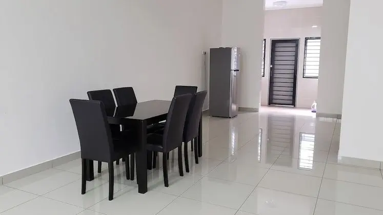 SR Home Stay at KLIA - Yerinde Yemek