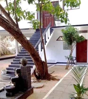 Sri Lanka Beach House Hotel - Dış Mekan