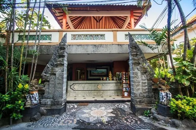 Sri Ratu Hotel - Dış Mekan
