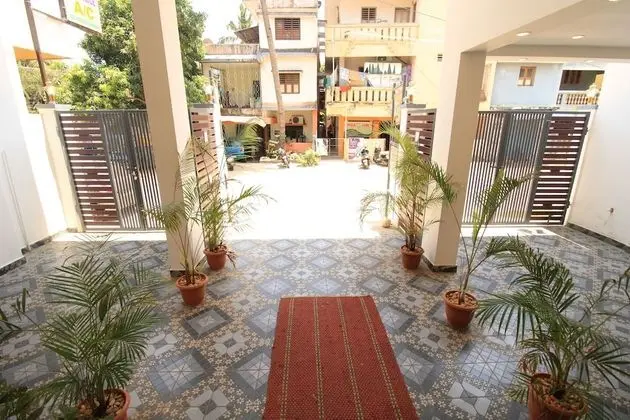 Sri Sathiya Sai Residency - Lobi