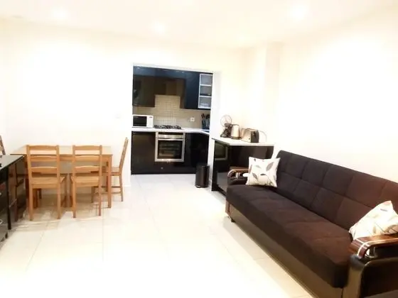 SS Property Hub - Apartment close to Hyde Park