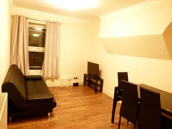 SS Property Hub - Canary Wharf Apartment