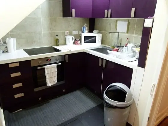 SS Property Hub - Family Apartment Barons Court - Mutfak