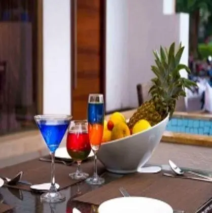 The SSK Solitaire Hotel & Banquets - Havuz