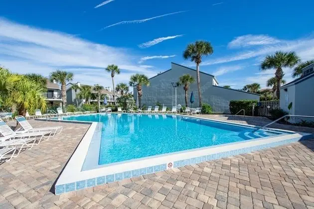 St Augustine Beach Condos - Havuz