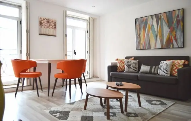 St. Francisco Flat with City Views