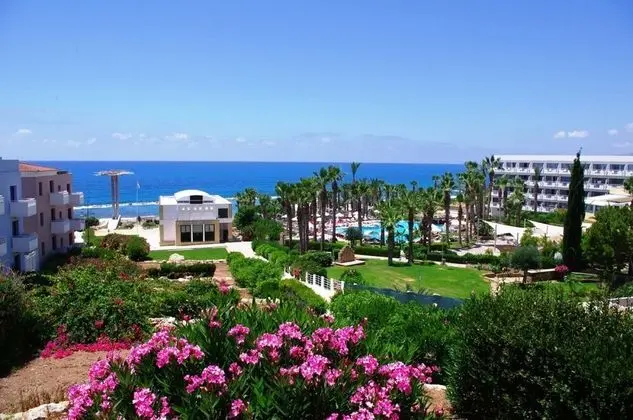 St. George Beach Hotel & Spa Resort - Dış Mekan
