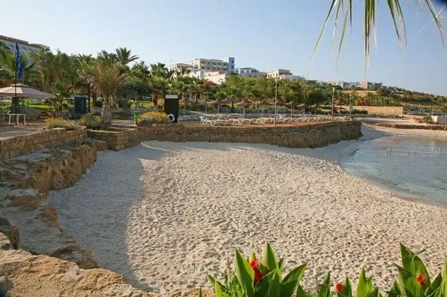 St. George Beach Hotel & Spa Resort - Plaj