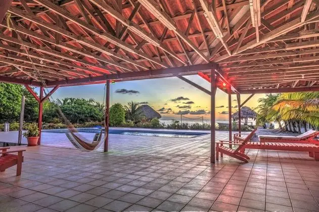 St. George's Caye Resort - Havuz