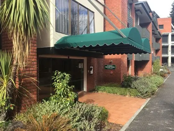 St James Apartments - Dış Mekan
