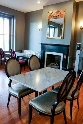 St. James Hotel Selma, Tapestry Collection by Hilton - Yerinde Yemek