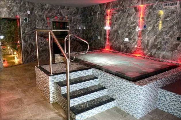 St John's Lodge (incl off-site health club) - Spa