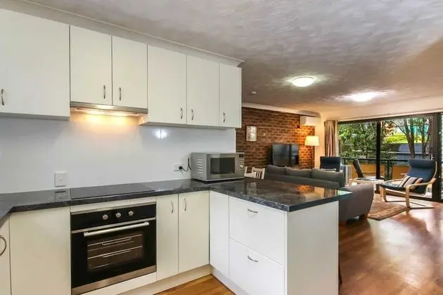 St. Lucia 2 Bedroom Apartment near UQ & Citycat - Mutfak