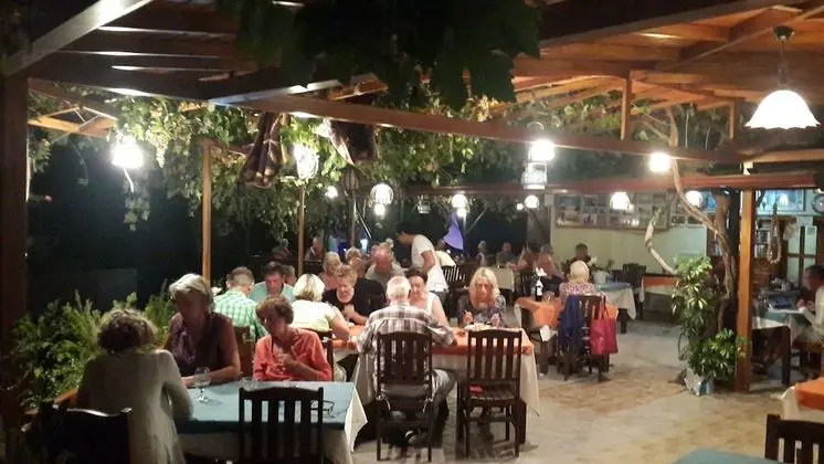 St. Nicholas Pension - Yerinde Yemek