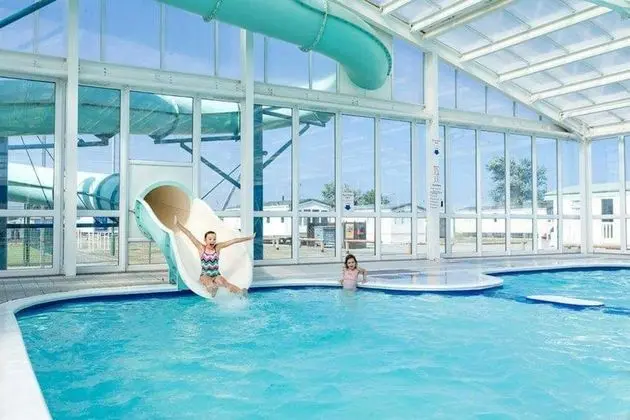 St Osyth New Holiday Home - Havuz