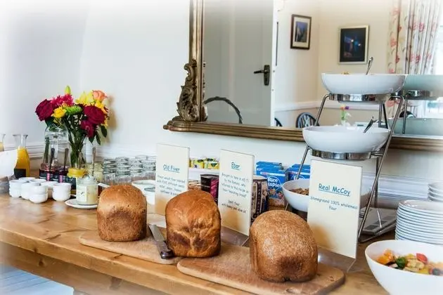 St. Raphael Guest House - Yerinde Yemek