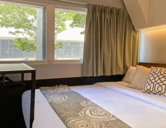 ST Signature Bugis Beach, SHORT OVERNIGHT, 8 hours: 11PM-7AM (SG Clean) - Öne Çıkan Resim
